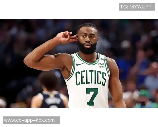 杰伦布朗首节表现抢眼6投3中斩获9分3篮板3助攻1抢断